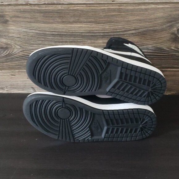 New Nike Air Jordan 1 Mid Womens Black Sneakers Size 7 Streetwear Casual - Picture 9 of 10